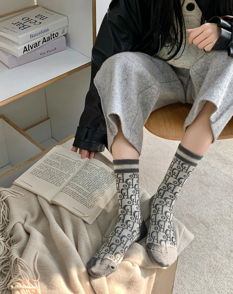 Socks Women Winter Wool Warm Socks French Style Letters Pattern Solid Color Designer Thick Middle Tube Socks Monogram