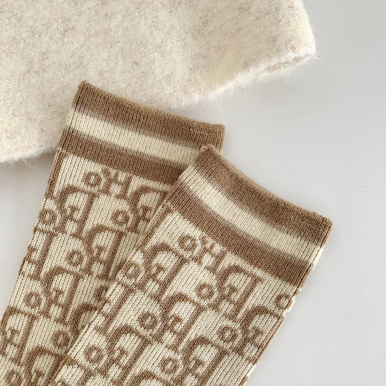 Socks Women Winter Wool Warm Socks French Style Letters Pattern Solid Color Designer Thick Middle Tube Socks Monogram