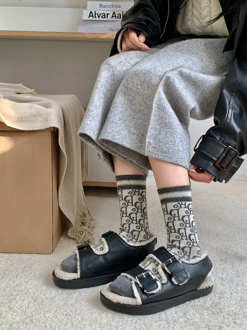 Socks Women Winter Wool Warm Socks French Style Letters Pattern Solid Color Designer Thick Middle Tube Socks Monogram