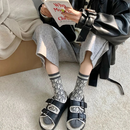 Socks Women Winter Wool Warm Socks French Style Letters Pattern Solid Color Designer Thick Middle Tube Socks Monogram