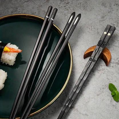 Nordic-Style Alloy Chopsticks  Set - Non-Slip Heat-Resistant Utensils for Individual Servings, Dishwasher Safe (Gold/Black